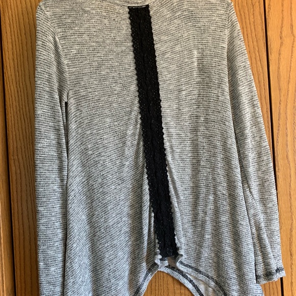 silver long sleeve with black lace - Picture 2 of 2